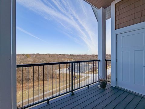 Tiny photo for 2592 MIDDLE Road #313, Bettendorf, IA 52722 (MLS # QC4269748)