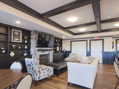 Tiny photo for 2592 MIDDLE Road #313, Bettendorf, IA 52722 (MLS # QC4269748)