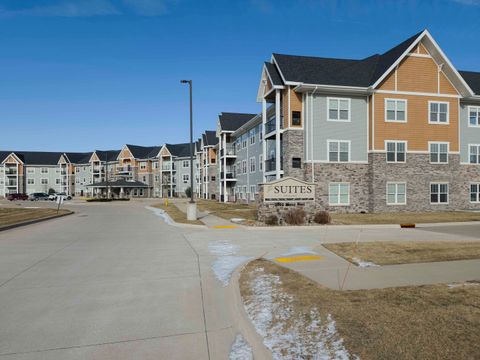 Tiny photo for 2592 MIDDLE Road #313, Bettendorf, IA 52722 (MLS # QC4269748)