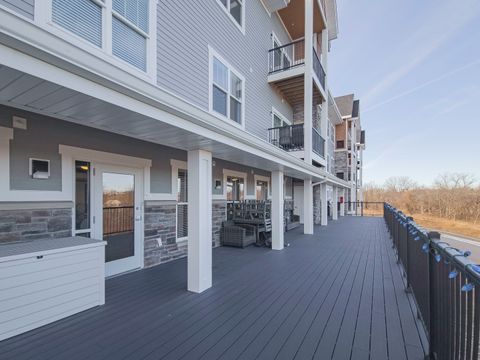 Tiny photo for 2592 MIDDLE Road #313, Bettendorf, IA 52722 (MLS # QC4269748)