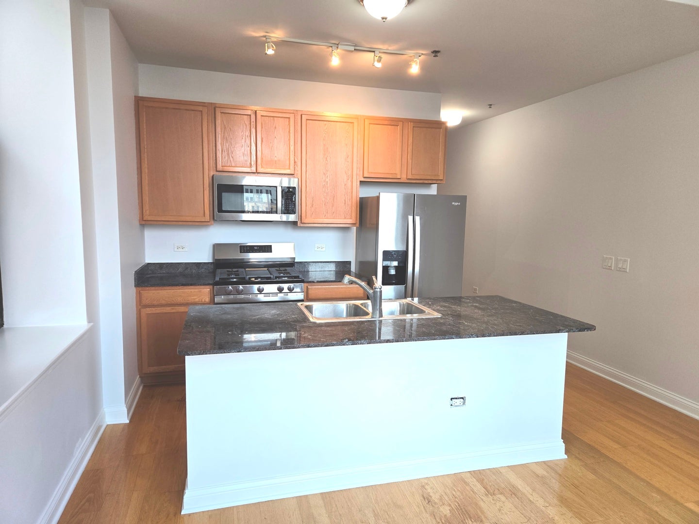 8 W MONROE Street 1800