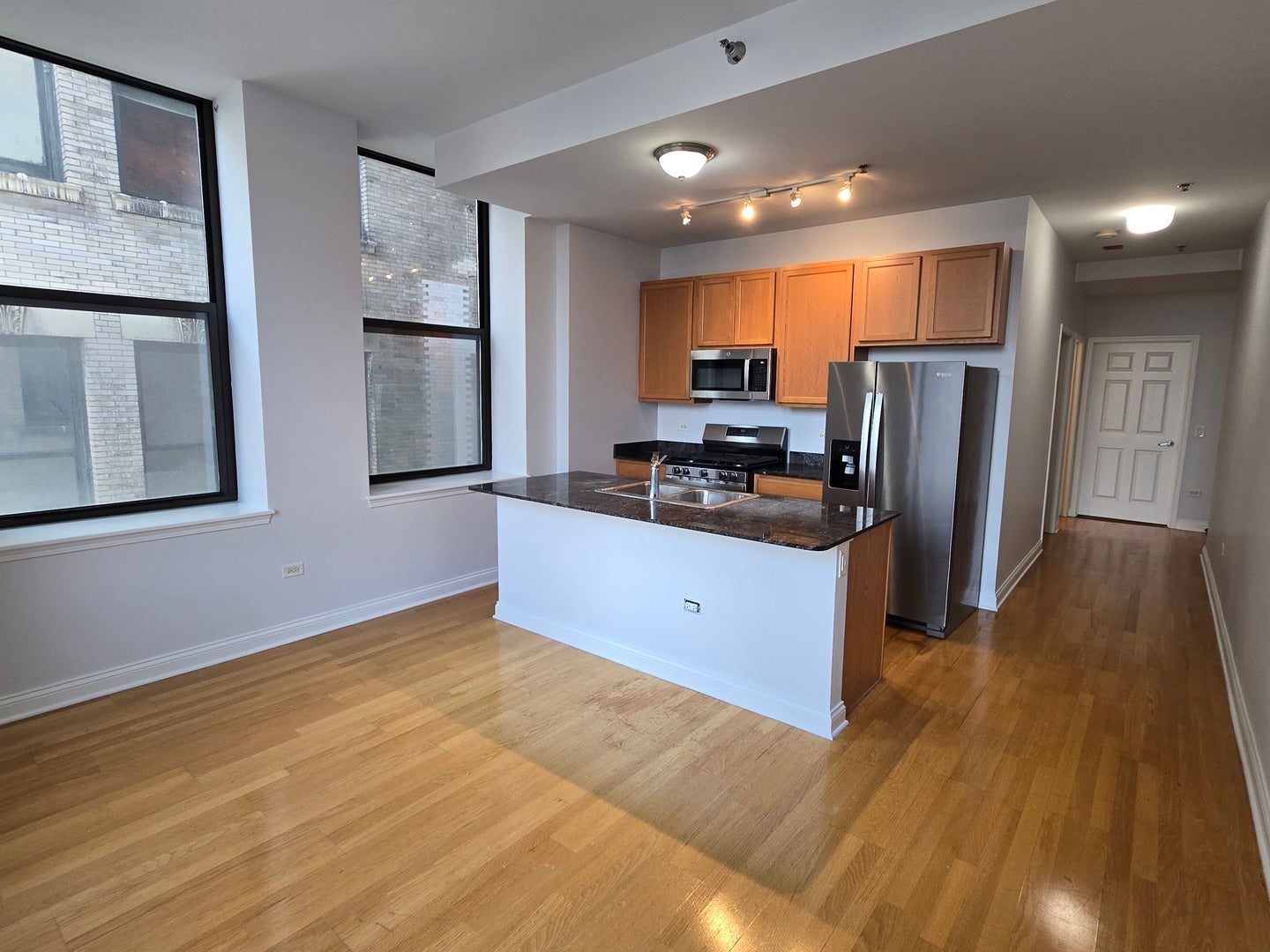 8 W MONROE Street 1800