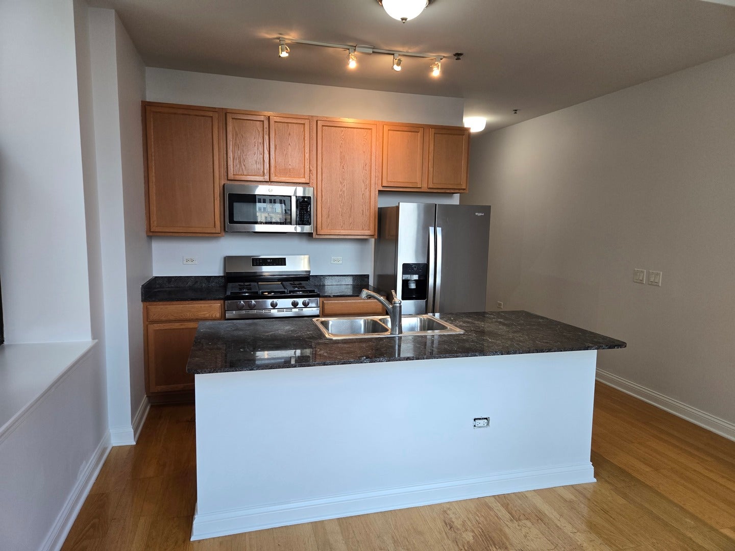 8 W MONROE Street 1800