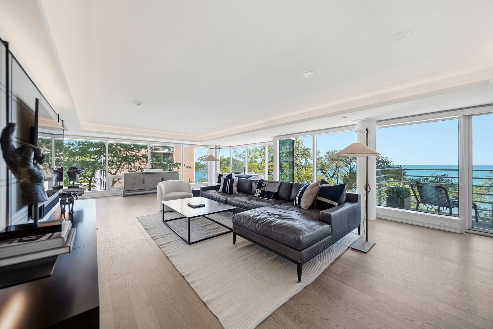 1618 Sheridan Road 4