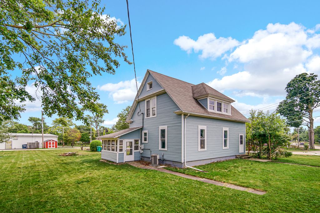 Photo for 110 S Wood Street, Elwood, IL 60421 (MLS # 12468220)