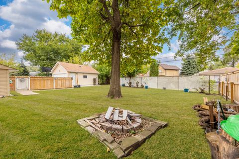 Tiny photo for 9909 Elm Circle Drive, Oak Lawn, IL 60453 (MLS # 12552651)