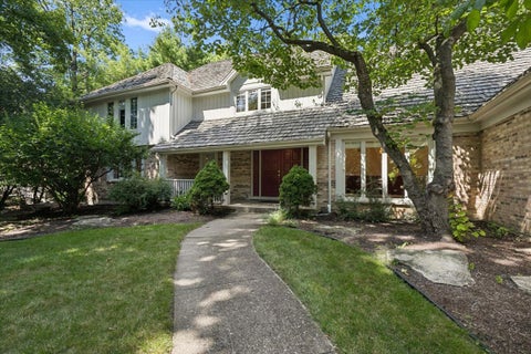 Photo of 30 Brierfield Court, Lake Bluff, IL 60044 (MLS # 12737761)