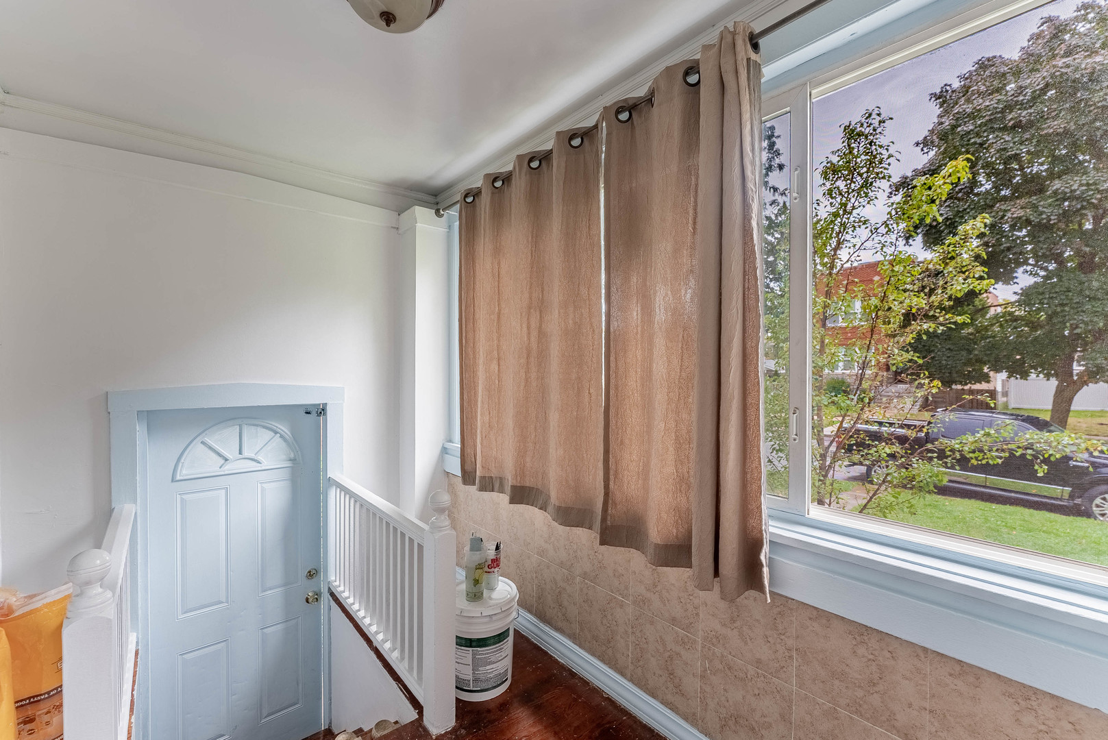 2541 N Mont Clare Avenue