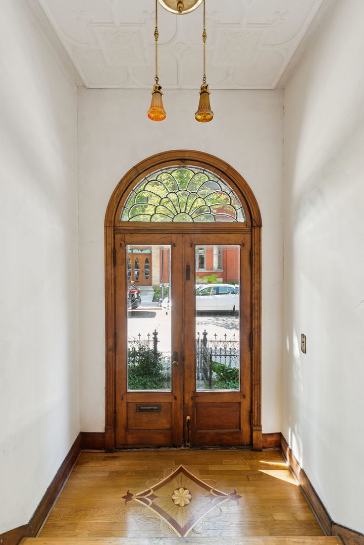 3837 N Alta Vista Terrace