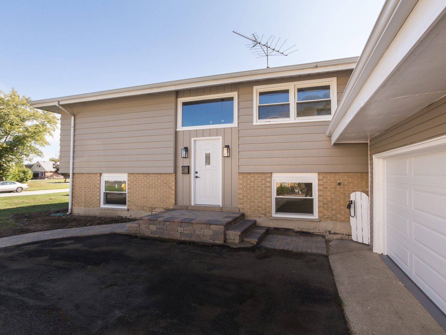 16920 Glen Oaks Drive