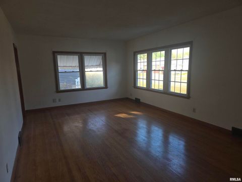 Tiny photo for 515 W 31ST Street, Davenport, IA 52803 (MLS # QC4269436)