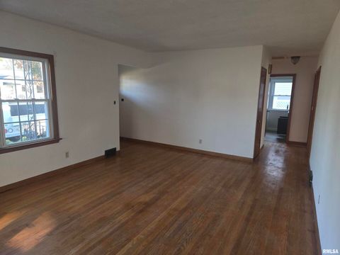 Tiny photo for 515 W 31ST Street, Davenport, IA 52803 (MLS # QC4269436)