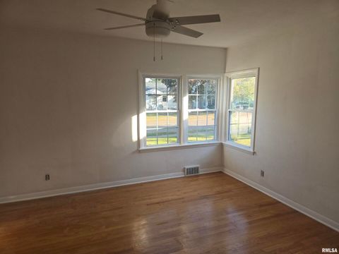 Tiny photo for 515 W 31ST Street, Davenport, IA 52803 (MLS # QC4269436)