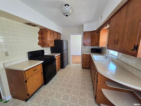 Tiny photo for 515 W 31ST Street, Davenport, IA 52803 (MLS # QC4269436)