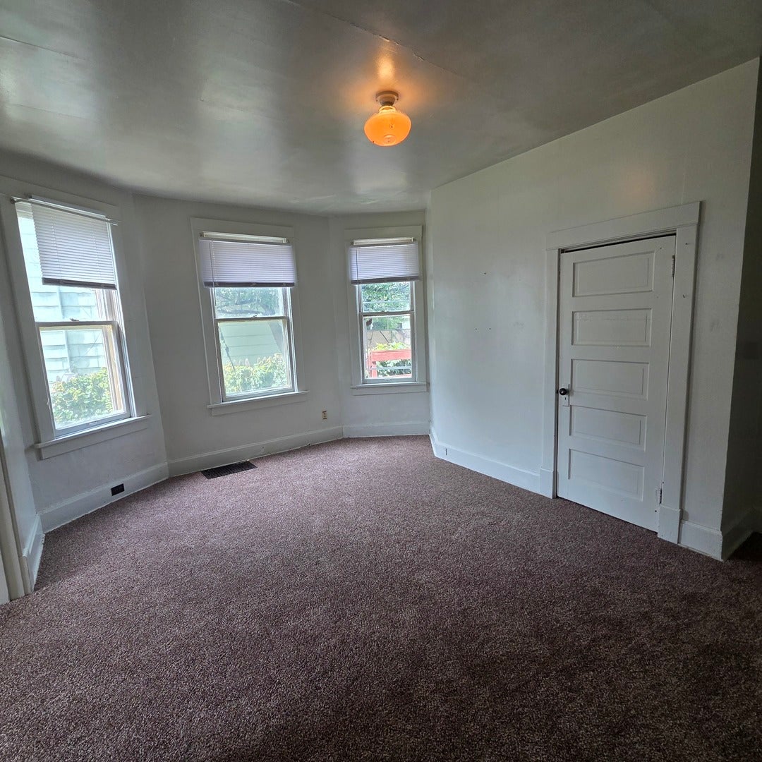 1712 W 7th Street