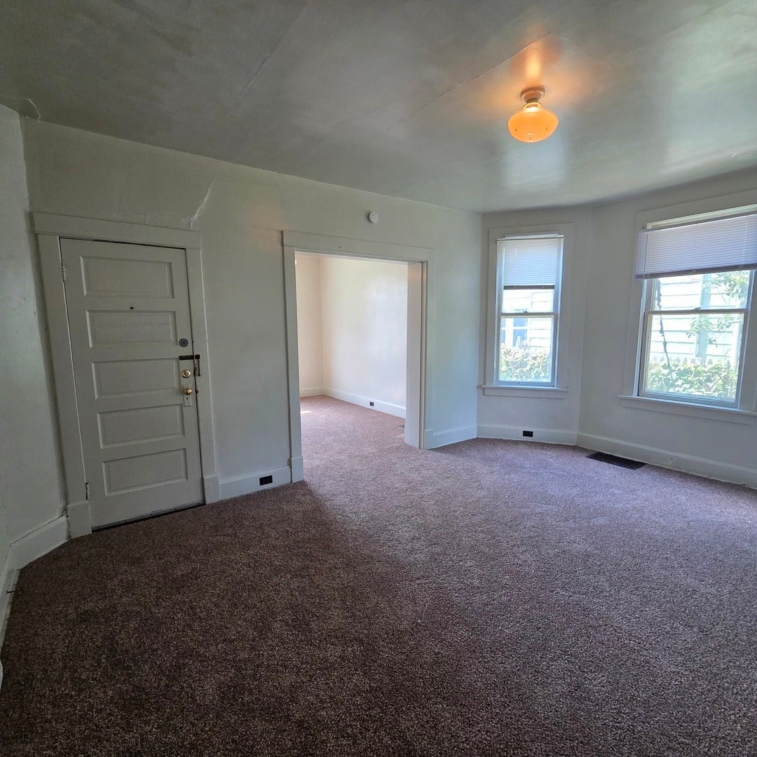 1712 W 7th Street