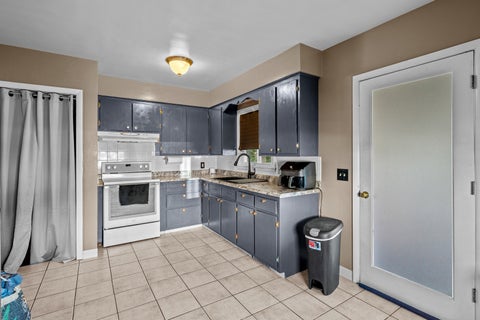 Tiny photo for 2118 N Fairmount Street, Davenport, IA 52804 (MLS # 12798474)