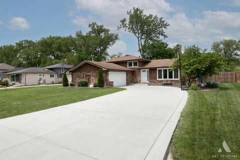 Photo of 10136 Charles Avenue, Palos Hills, IL 60465 (MLS # 12658416)