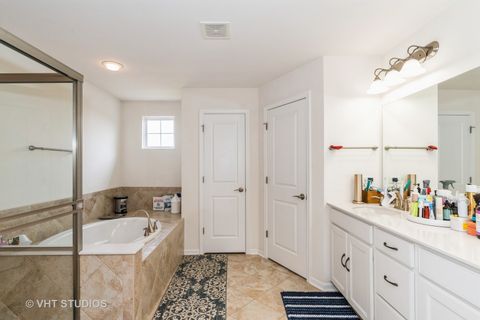 Tiny photo for 1 Sherman Court, Hawthorn Woods, IL 60047 (MLS # 12539725)