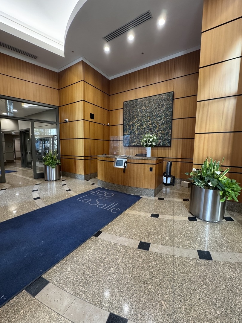 400 N LaSalle Drive 4209