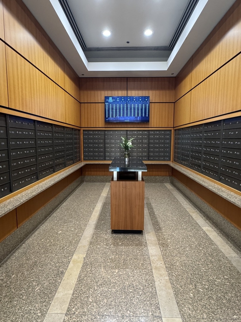 400 N LaSalle Drive 4209