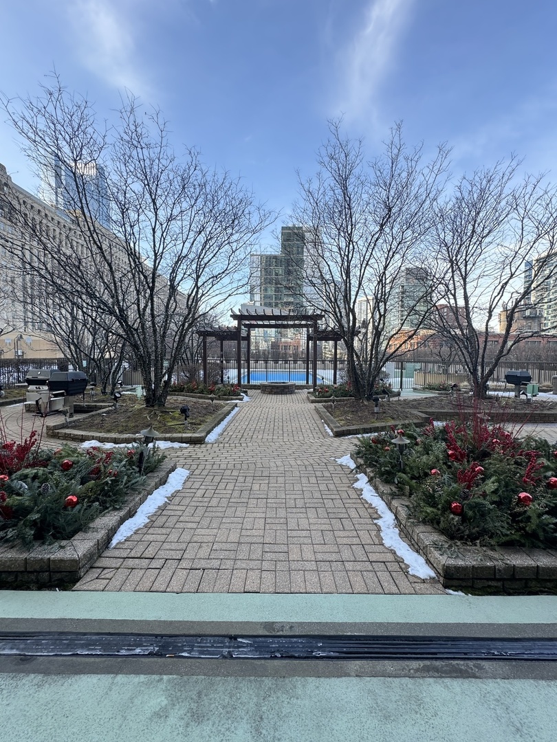 400 N LaSalle Drive 4209