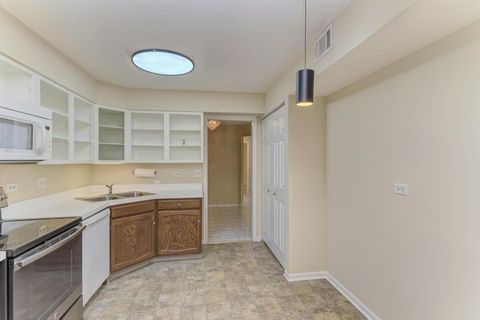 Tiny photo for 100 Lake Boulevard #603, Buffalo Grove, IL 60089 (MLS # 12508021)