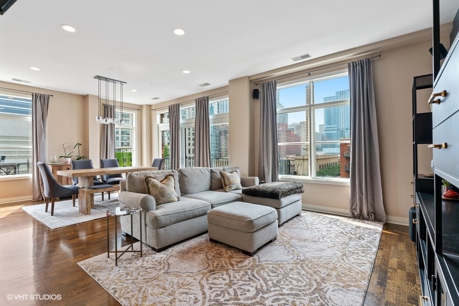 330 N CLINTON Street 605