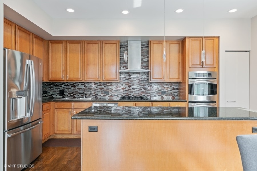330 N CLINTON Street 605