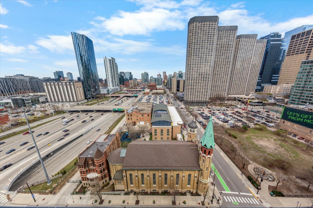 210 S Des Plaines Avenue 1603