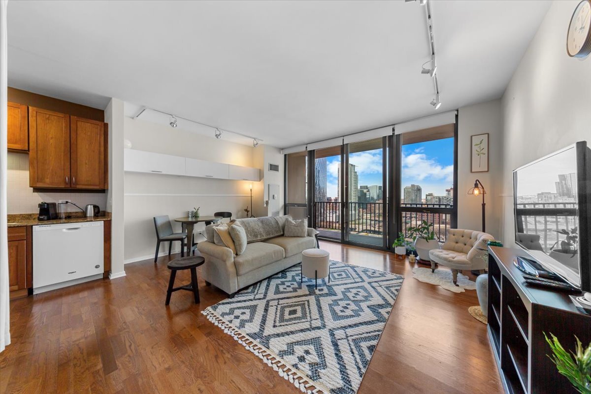 210 S Des Plaines Avenue 1603
