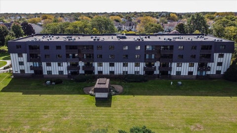 Tiny photo for 13200 W Heiden Circle #2405, Lake Bluff, IL 60044 (MLS # 12781287)