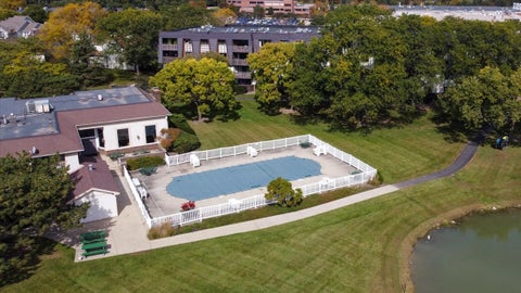 Tiny photo for 13200 W Heiden Circle #2405, Lake Bluff, IL 60044 (MLS # 12781287)