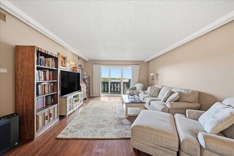 Tiny photo for 13200 W Heiden Circle #2405, Lake Bluff, IL 60044 (MLS # 12781287)