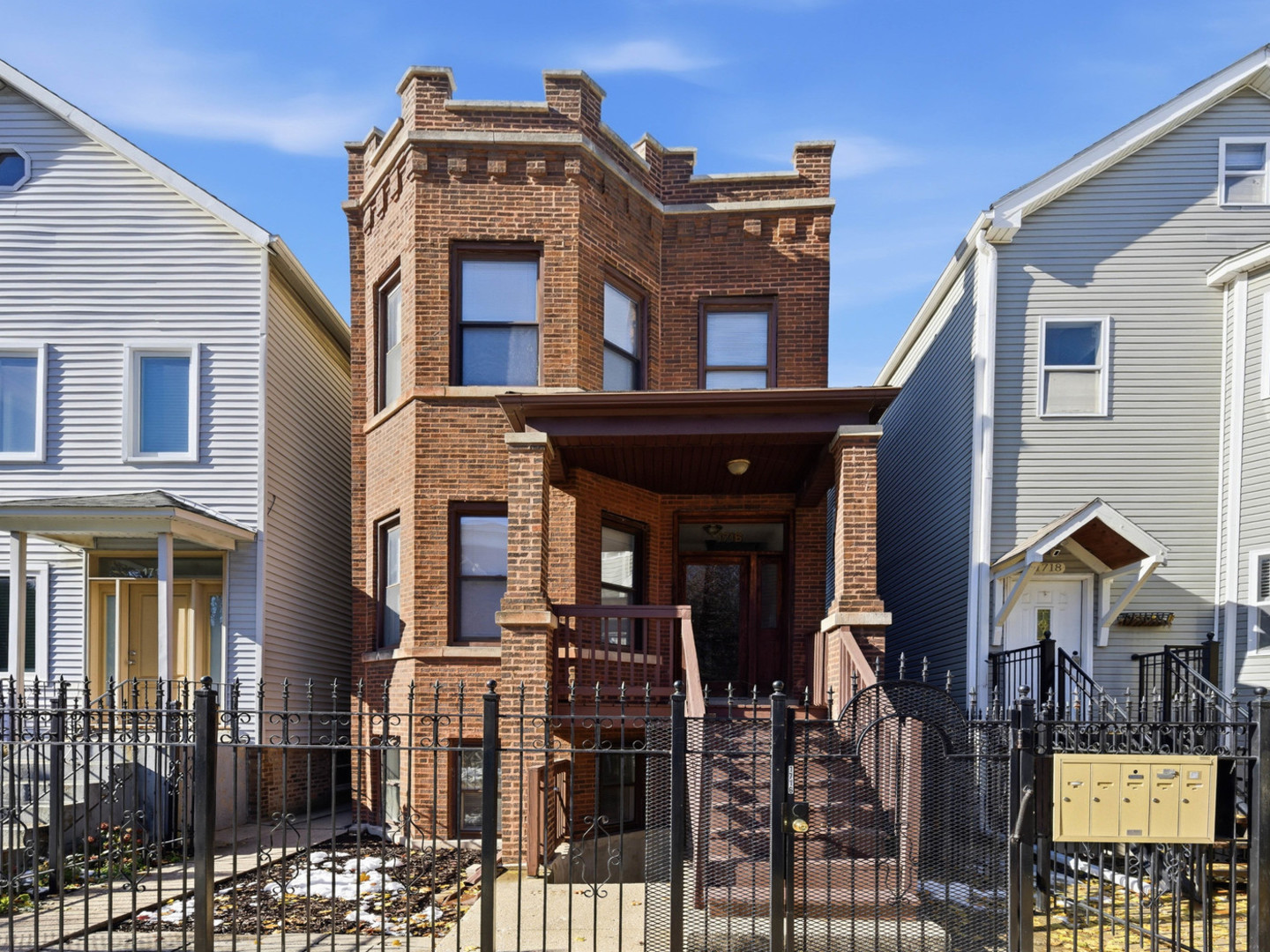 Chicago, Illinois 60647, United States, 2 Bedrooms Bedrooms, ,1 BathroomBathrooms,Residential,Active,243905