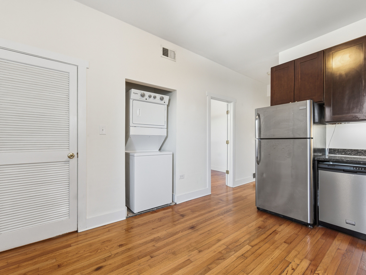 Chicago, Illinois 60647, United States, 2 Bedrooms Bedrooms, ,1 BathroomBathrooms,Residential,Active,243905