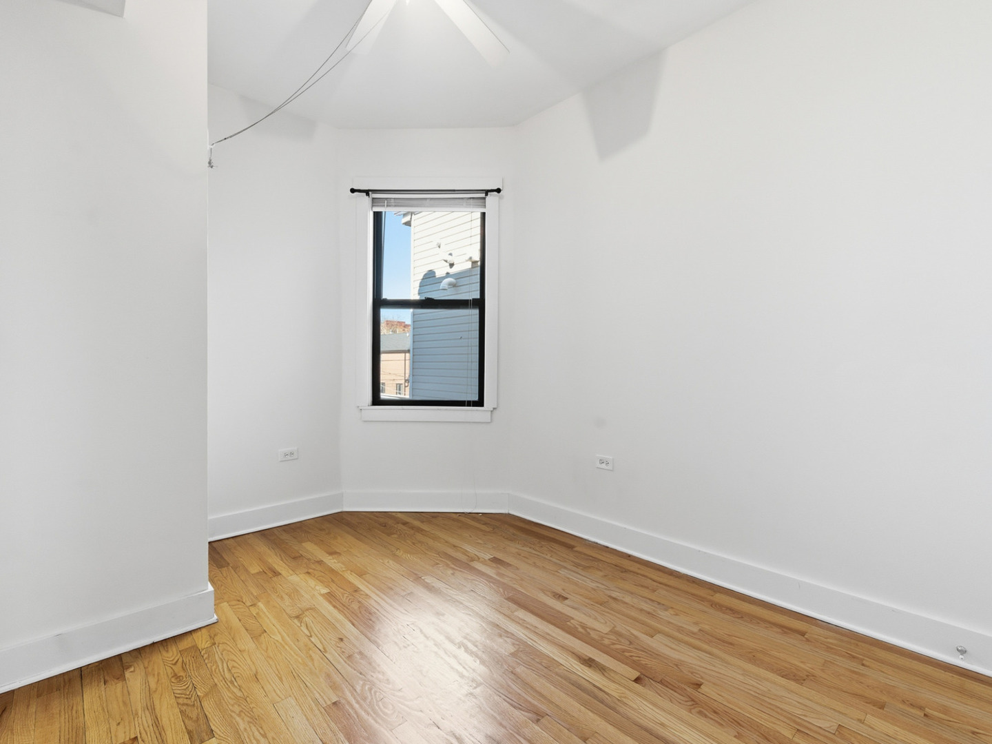 Chicago, Illinois 60647, United States, 2 Bedrooms Bedrooms, ,1 BathroomBathrooms,Residential,Active,243905