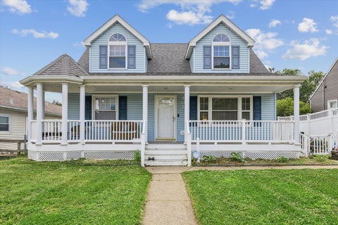 Photo of 907 W Rusholme Street, Davenport, IA 52804 (MLS # 12671866)