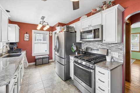 Tiny photo for 907 W Rusholme Street, Davenport, IA 52804 (MLS # 12671866)