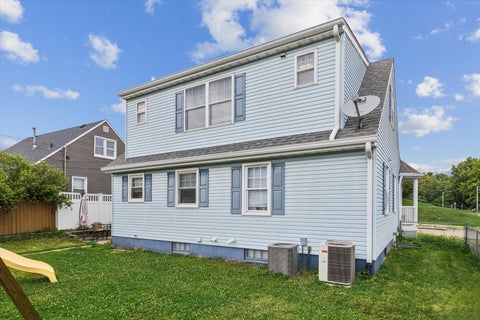 Tiny photo for 907 W Rusholme Street, Davenport, IA 52804 (MLS # 12671866)