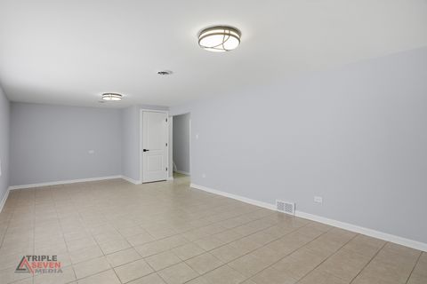 Tiny photo for 5500 W 83rd Place, Burbank, IL 60459 (MLS # 12596296)