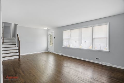 Tiny photo for 5500 W 83rd Place, Burbank, IL 60459 (MLS # 12596296)