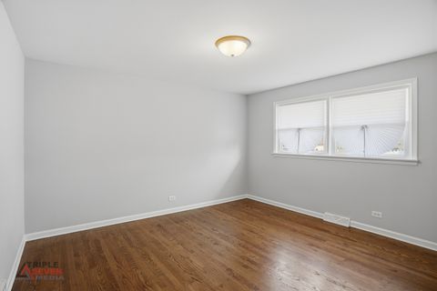 Tiny photo for 5500 W 83rd Place, Burbank, IL 60459 (MLS # 12596296)