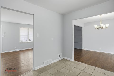 Tiny photo for 5500 W 83rd Place, Burbank, IL 60459 (MLS # 12596296)