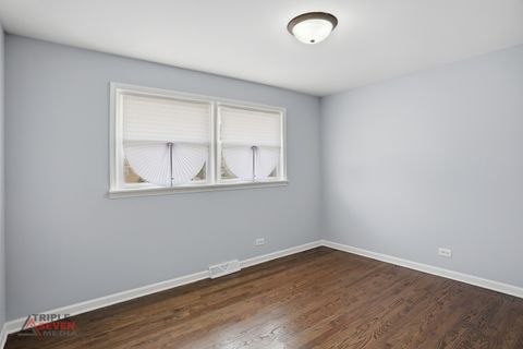 Tiny photo for 5500 W 83rd Place, Burbank, IL 60459 (MLS # 12596296)