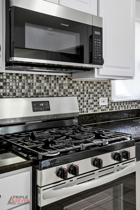 Tiny photo for 5500 W 83rd Place, Burbank, IL 60459 (MLS # 12596296)