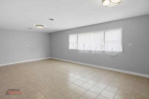 Tiny photo for 5500 W 83rd Place, Burbank, IL 60459 (MLS # 12596296)