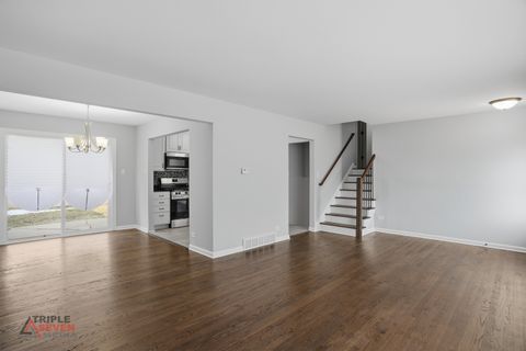 Tiny photo for 5500 W 83rd Place, Burbank, IL 60459 (MLS # 12596296)