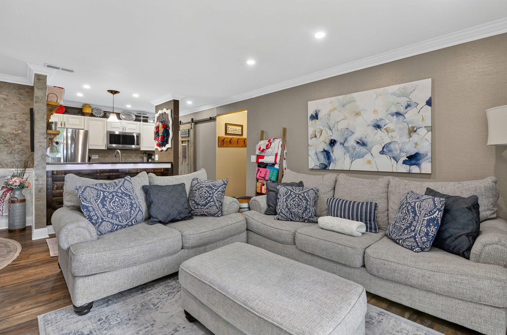 206 Glengarry Drive 208