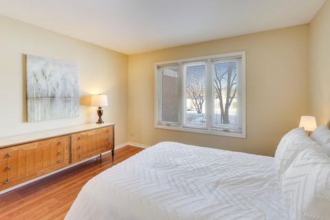 Tiny photo for 1501 N Courtland Drive, Arlington Heights, IL 60004 (MLS # 12556412)